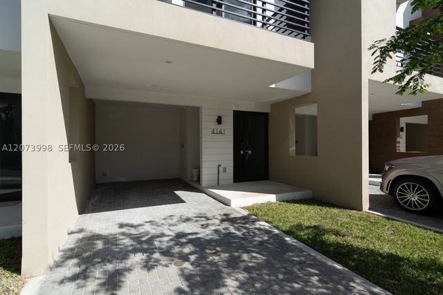 4117 N Oak Pl, Dania Beach, FL 33314