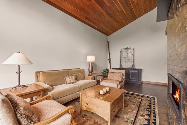 9134 Fox Run Circle, Eden Prairie, MN 55347