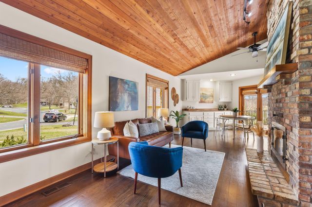 9134 Fox Run Circle, Eden Prairie, MN 55347