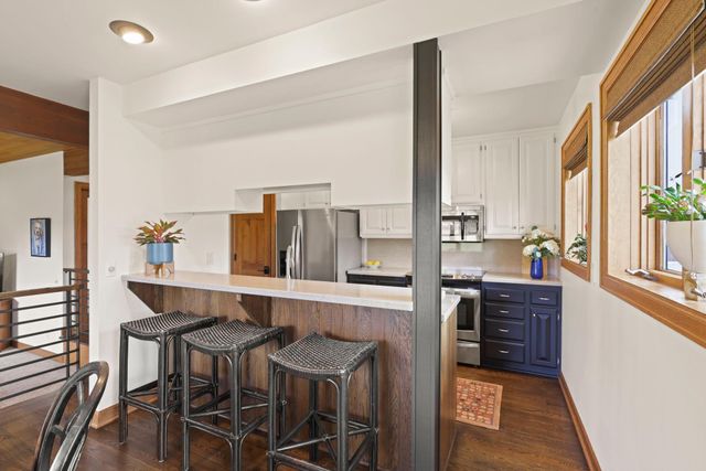 9134 Fox Run Circle, Eden Prairie, MN 55347