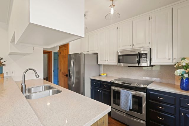 9134 Fox Run Circle, Eden Prairie, MN 55347