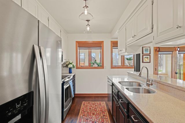 9134 Fox Run Circle, Eden Prairie, MN 55347