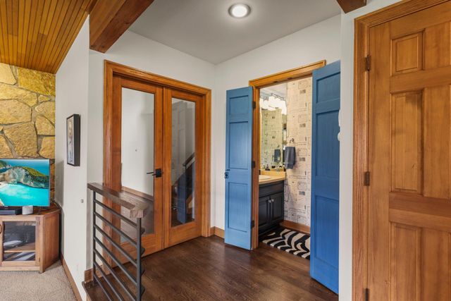 9134 Fox Run Circle, Eden Prairie, MN 55347