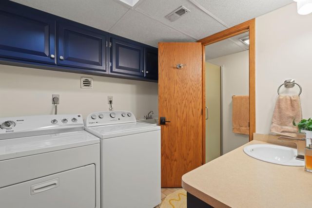 9134 Fox Run Circle, Eden Prairie, MN 55347