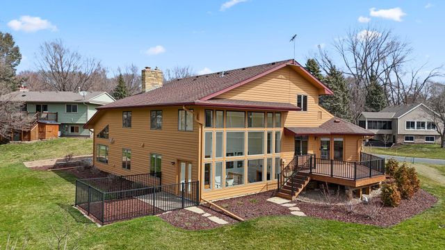 9134 Fox Run Circle, Eden Prairie, MN 55347