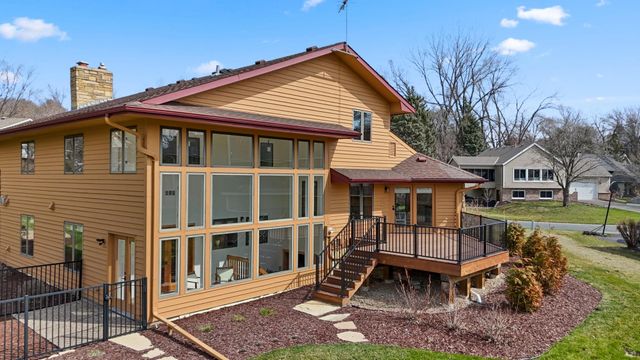 9134 Fox Run Circle, Eden Prairie, MN 55347