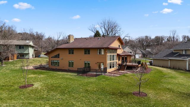 9134 Fox Run Circle, Eden Prairie, MN 55347