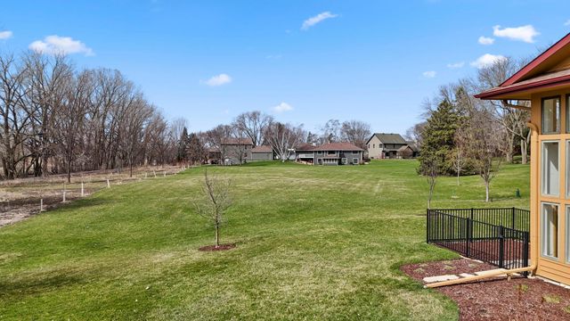 9134 Fox Run Circle, Eden Prairie, MN 55347