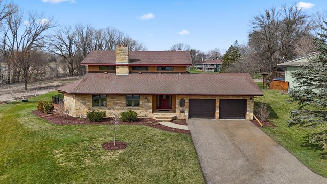 9134 Fox Run Circle, Eden Prairie, MN 55347