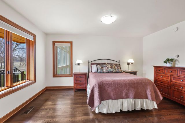 9134 Fox Run Circle, Eden Prairie, MN 55347