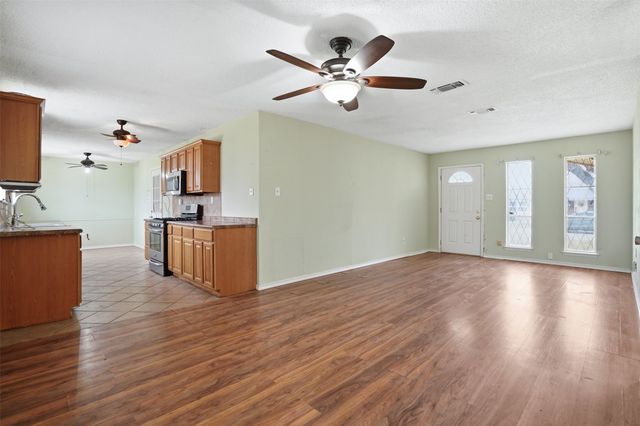 405 Marion Lane, Burleson, TX 76028