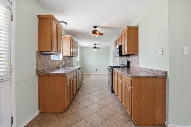 405 Marion Lane, Burleson, TX 76028