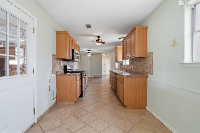 405 Marion Lane, Burleson, TX 76028