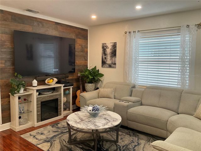 3305 W AILEEN STREET, Tampa, FL 33607