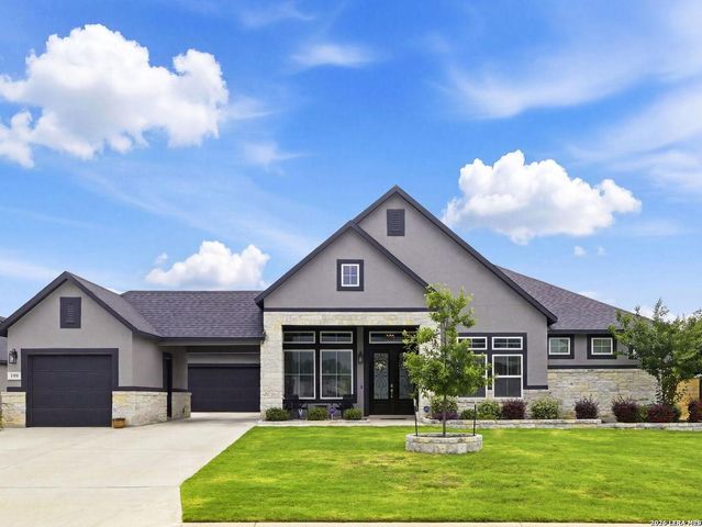 199 POE PKWY, Castroville, TX 78009