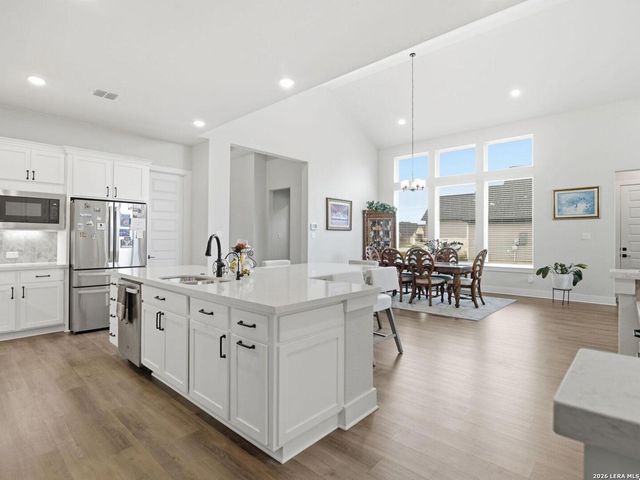 199 POE PKWY, Castroville, TX 78009