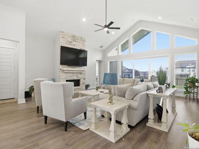 199 POE PKWY, Castroville, TX 78009