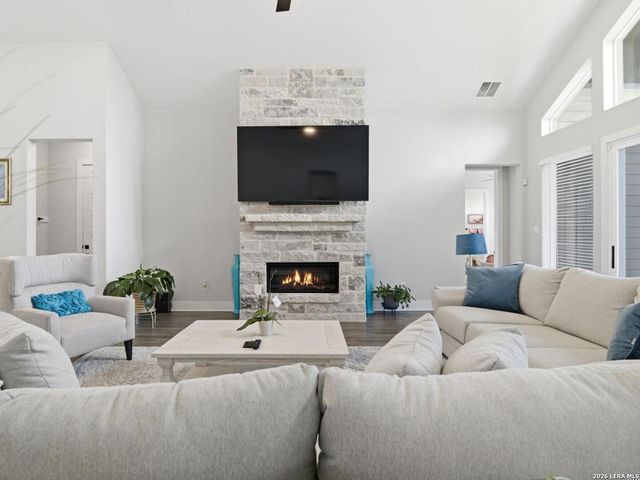 199 POE PKWY, Castroville, TX 78009