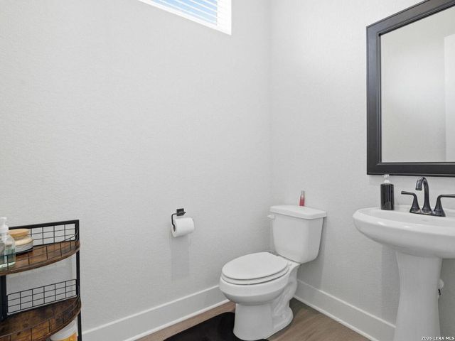 199 POE PKWY, Castroville, TX 78009