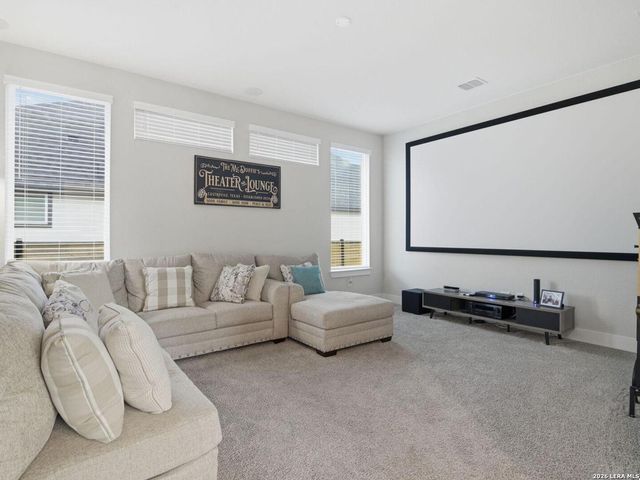 199 POE PKWY, Castroville, TX 78009