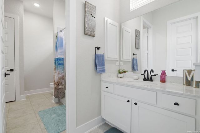 199 POE PKWY, Castroville, TX 78009