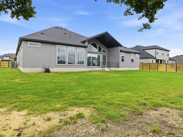 199 POE PKWY, Castroville, TX 78009