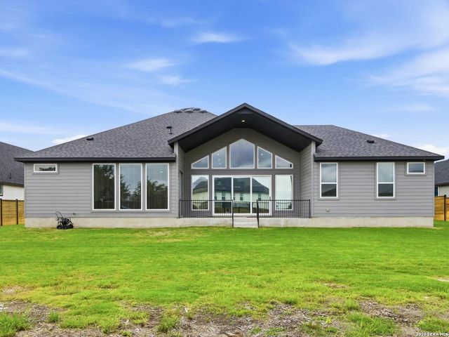 199 POE PKWY, Castroville, TX 78009