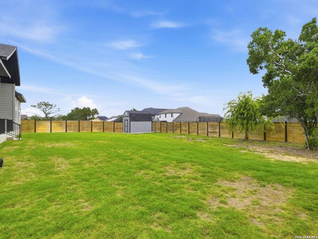 199 POE PKWY, Castroville, TX 78009