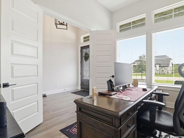 199 POE PKWY, Castroville, TX 78009