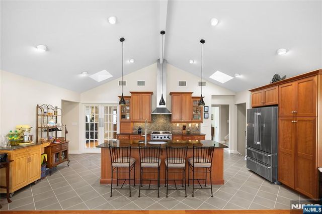 548 Rivervale Road, River Vale, NJ 07675