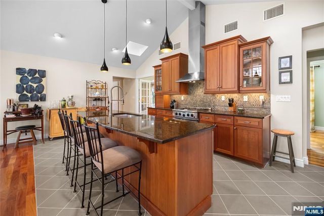 548 Rivervale Road, River Vale, NJ 07675