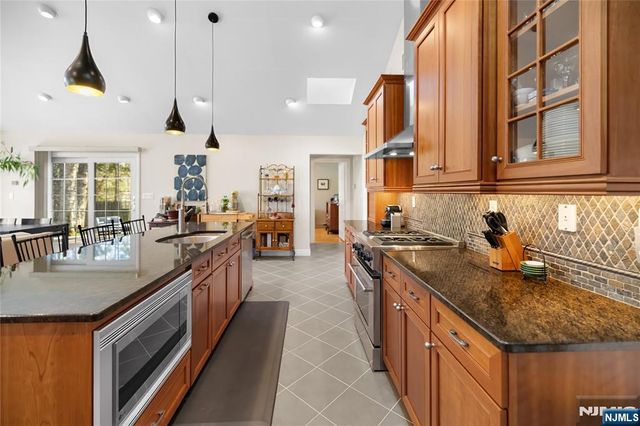 548 Rivervale Road, River Vale, NJ 07675