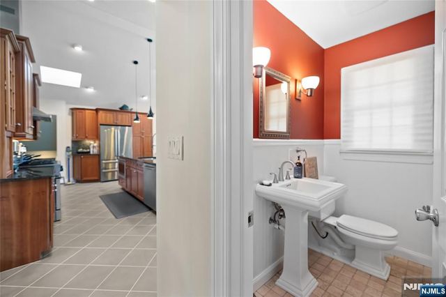 548 Rivervale Road, River Vale, NJ 07675