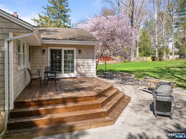 548 Rivervale Road, River Vale, NJ 07675