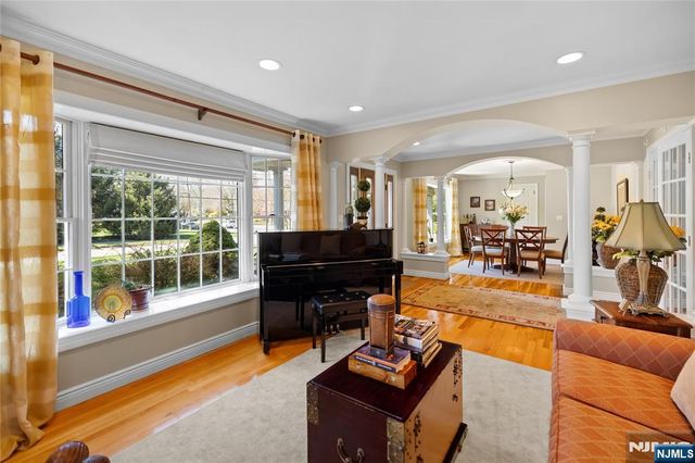 548 Rivervale Road, River Vale, NJ 07675