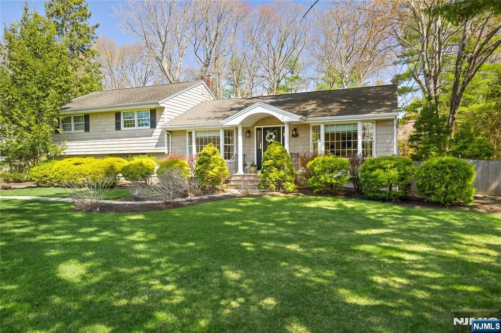 548 Rivervale Road, River Vale, NJ 07675