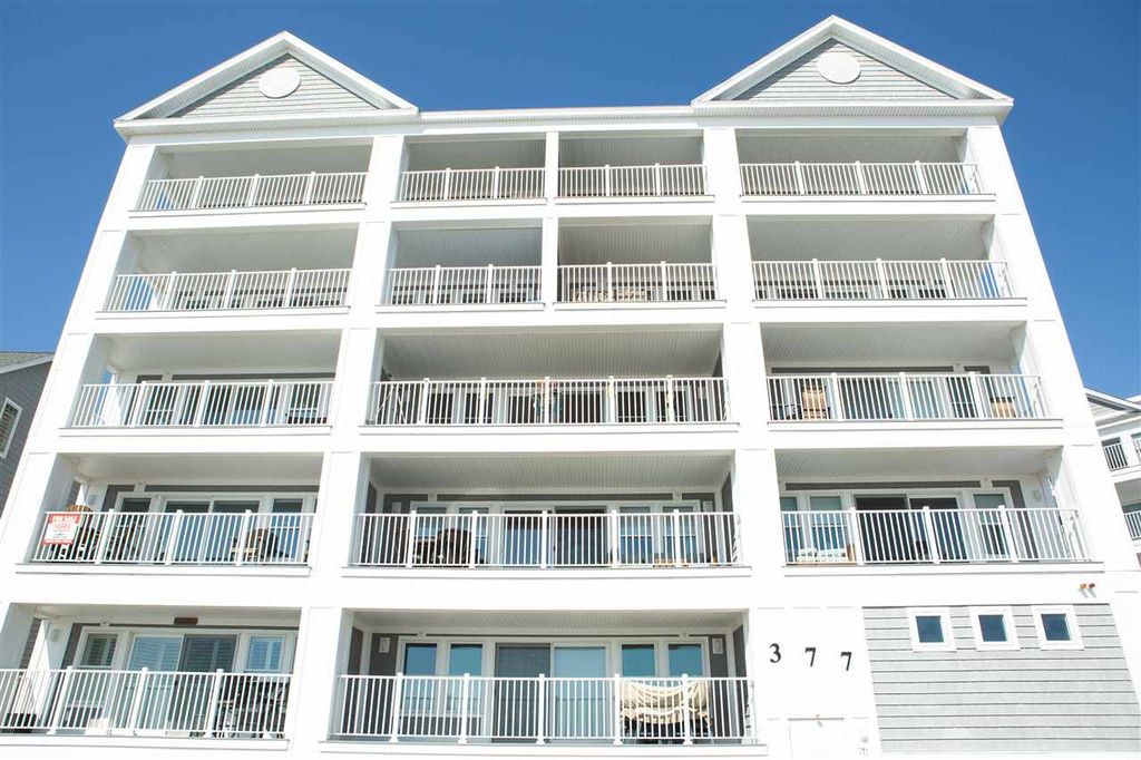 Image 1 of property listing at 377 Ocean Blvd Unit 3, Hampton, NH 03842