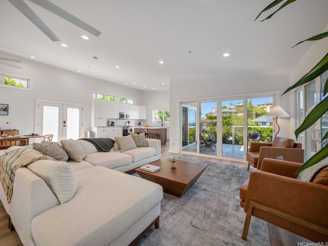 3616 Sierra Drive, Honolulu, HI 96816