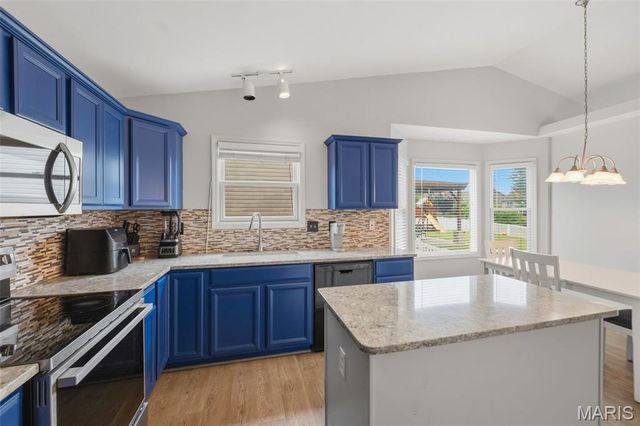 404 Shady River Drive, O'fallon, MO 63366
