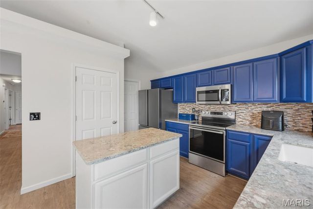 404 Shady River Drive, O'fallon, MO 63366
