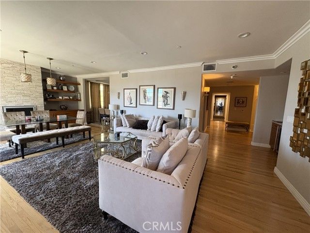 10595 Ashton Avenue 201, Los Angeles, CA 90024