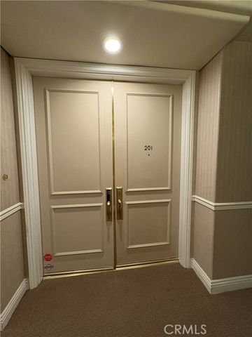 10595 Ashton Avenue 201, Los Angeles, CA 90024