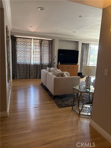 10595 Ashton Avenue 201, Los Angeles, CA 90024