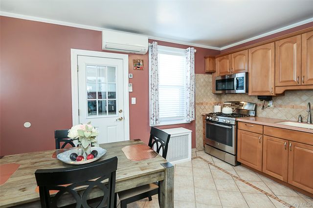 95-20 239th Street, Floral Park, NY 11001