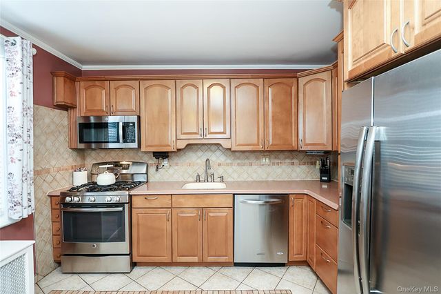 95-20 239th Street, Floral Park, NY 11001