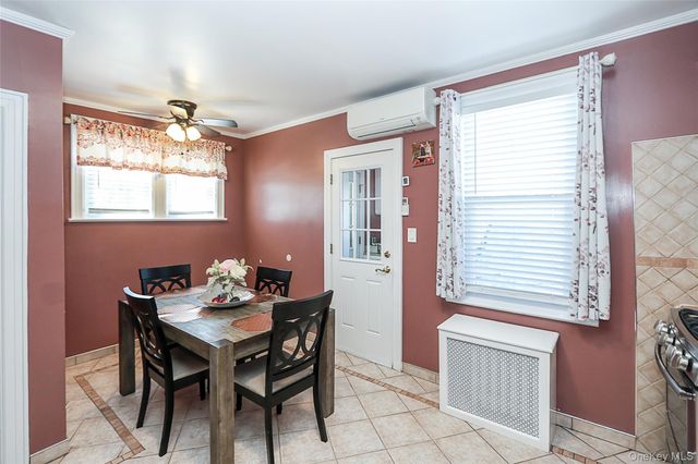 95-20 239th Street, Floral Park, NY 11001