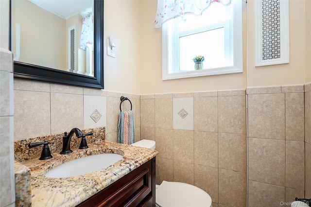 95-20 239th Street, Floral Park, NY 11001