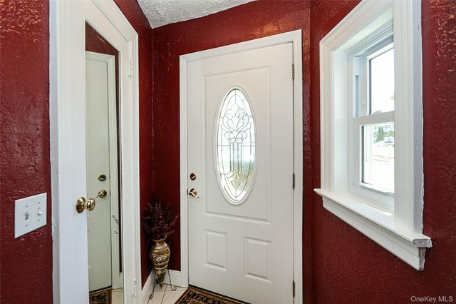 95-20 239th Street, Floral Park, NY 11001