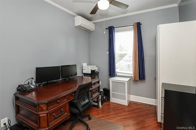95-20 239th Street, Floral Park, NY 11001