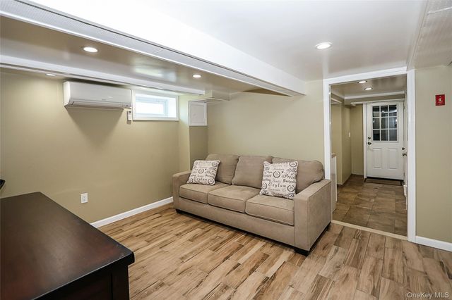 95-20 239th Street, Floral Park, NY 11001